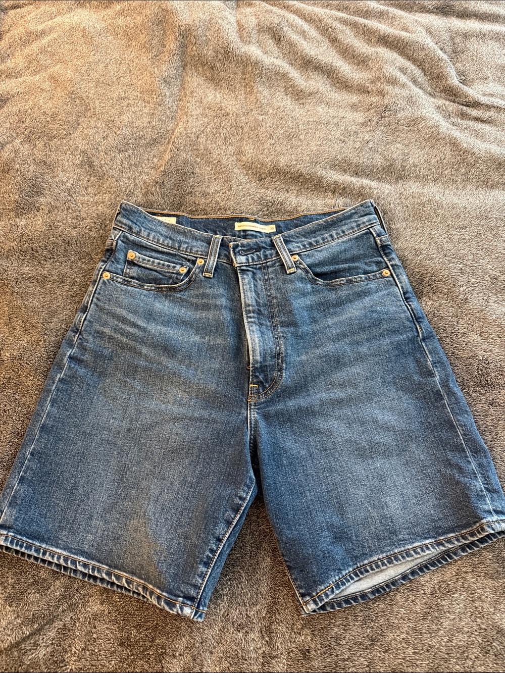 Levi's ribcage Bermuda denim shorts size 30